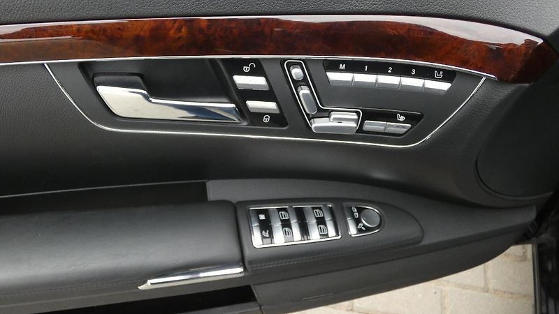 Mercedes-Benz Třídy S 500 V8 - fotka 12 z 33