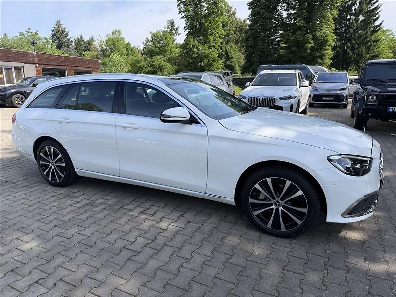 Mercedes-Benz Třídy E 300de 4Matic - fotka 4 z 34