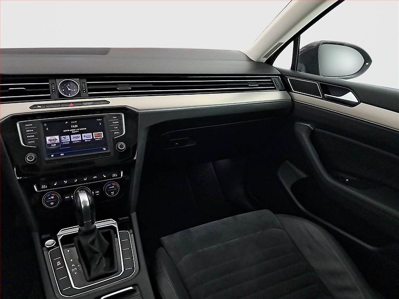 Volkswagen Passat (2017) 2.0 TDI, Automat, Serv.kniha - fotka 8 z 22