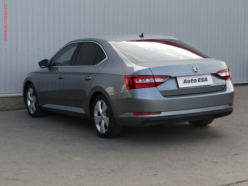 Škoda Superb (2016) 1.6 TDi, Ambition, DSG, navi - fotka 6 z 21