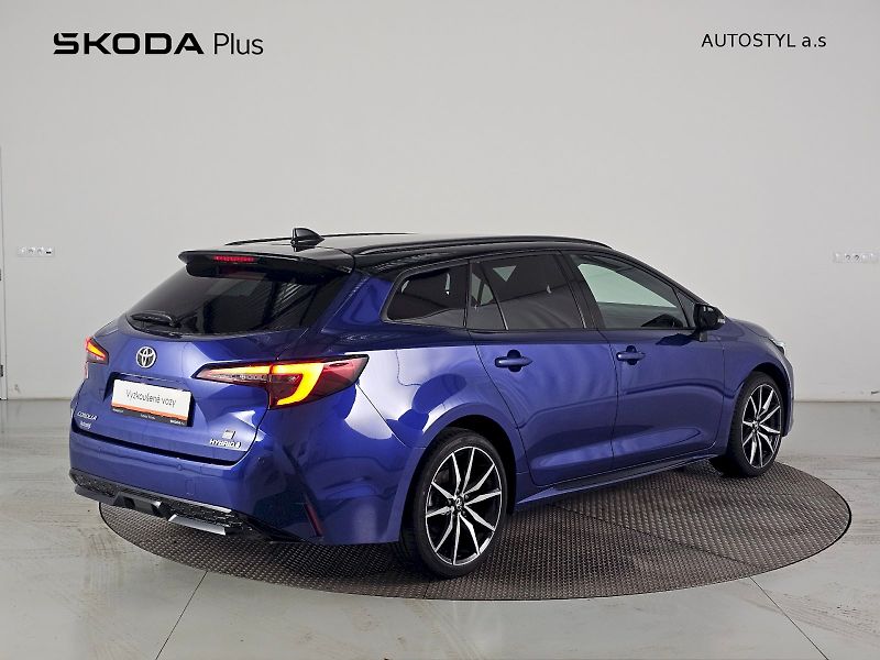 Toyota Corolla (2024) 2.0HEV 197k GR Dynamic - fotka 2 z 28