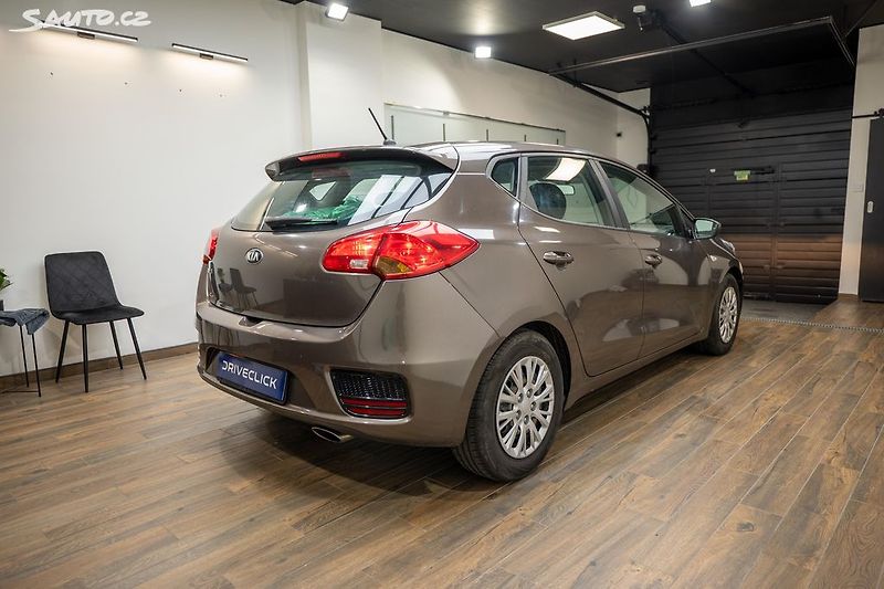 Kia Ceed 1.4 CVVT 74 kW serv.kniha - fotka 4 z 27