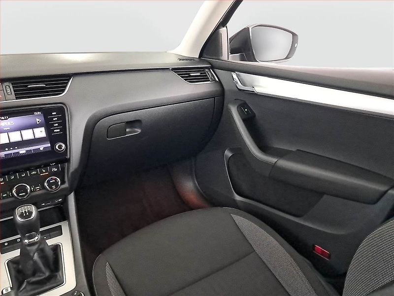 Škoda Octavia (2017) 1.6 TDI, Tempomat - fotka 8 z 19