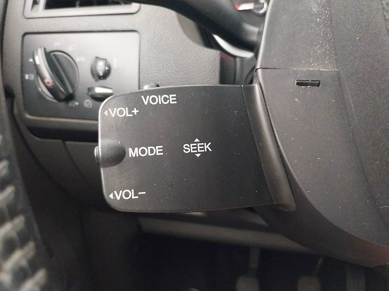 Ford C-MAX (2008) 1.6 TDCi, nová STK, zamluveno - fotka 17 z 20