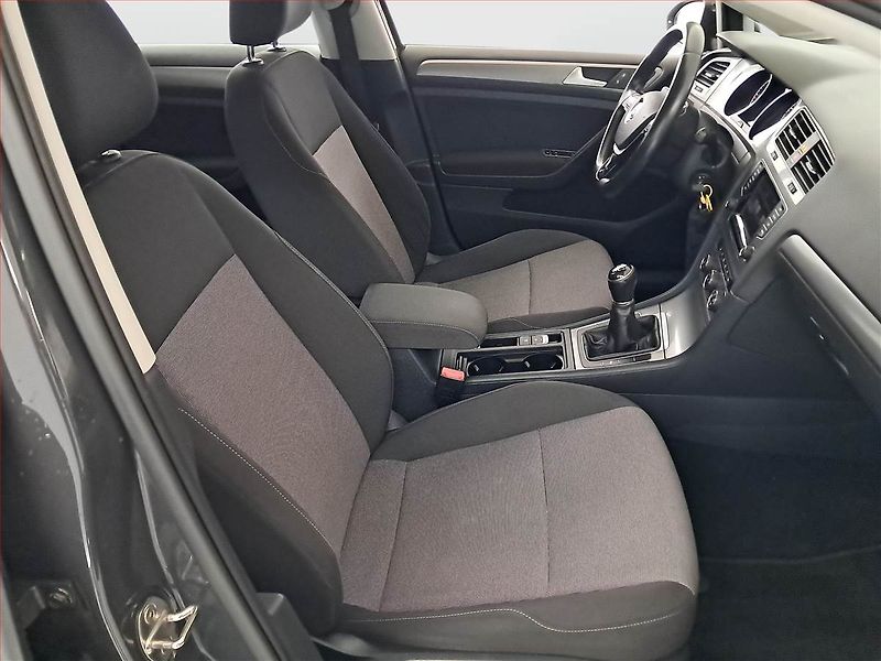 Volkswagen Golf (2015) 1.6 TDI, Serv.kniha, Navi - fotka 9 z 18