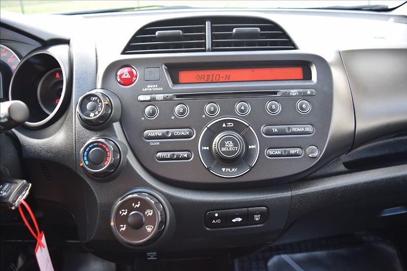 Honda Jazz 1,2 i 66KW ALU KLIMA NÍZKÉ KM - fotka 27 z 35