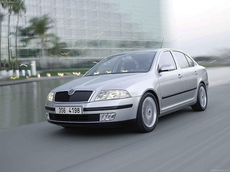 Facelift z roku 2006 ale dokázal pohřbít i tu poslední špetku „saabovosti“, kterou model 9-5 měl. Smutné, že tak nějak předznamenal úpadek celé automobilky.