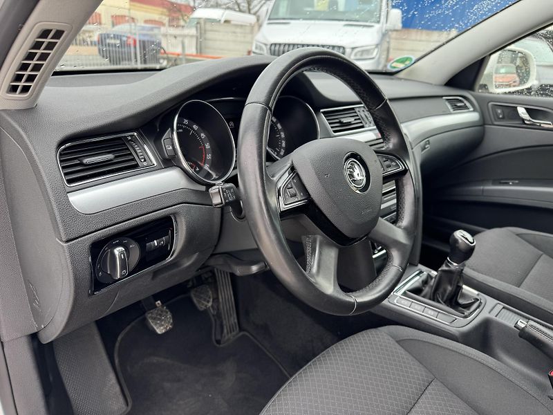 Škoda Superb (2013) 2.0TDi 103 KW 1.Majitel Tažné - fotka 30 z 41