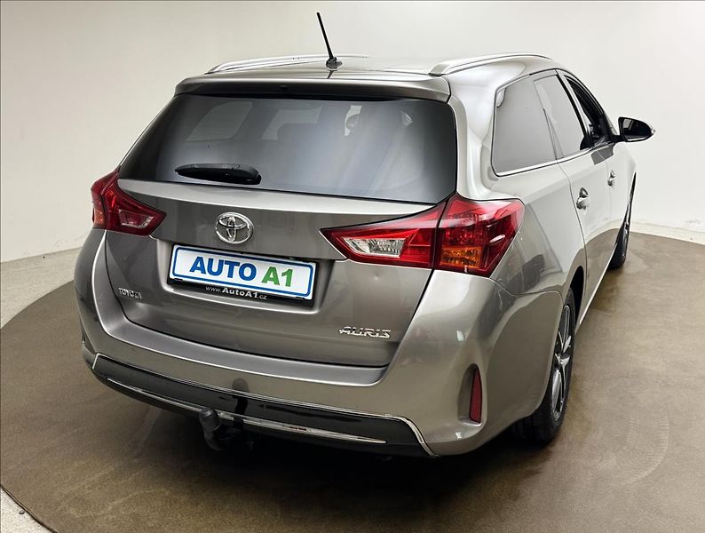 Toyota Auris 1,4 66kW NAVI KAMERA TAŽNÉ - fotka 4 z 32