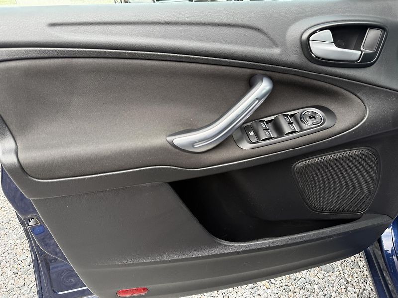 Ford Galaxy 2.0i 107kW 7míst - fotka 15 z 18