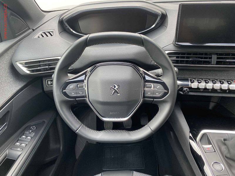 Peugeot 3008 (2023) 1.2 PT, Allure, navi, kamera - fotka 11 z 16