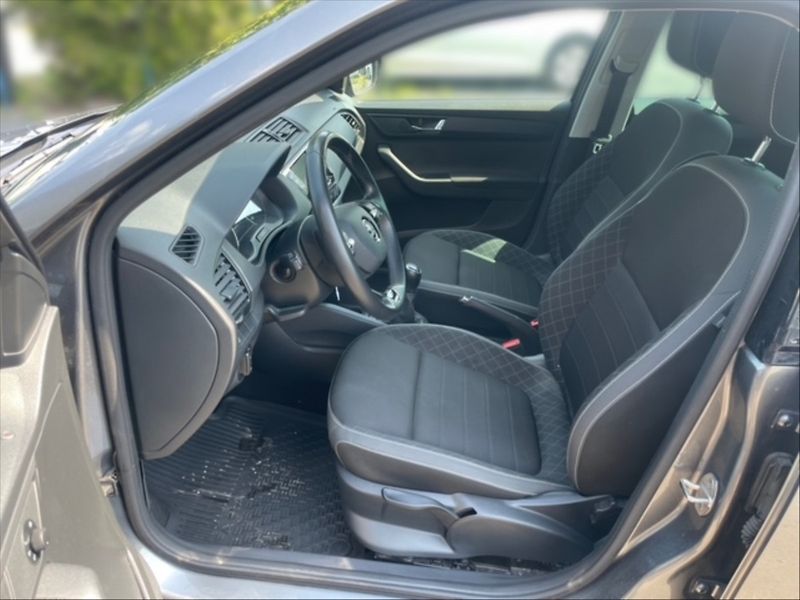Škoda Fabia 1,0 TSI Ambiton - fotka 7 z 11