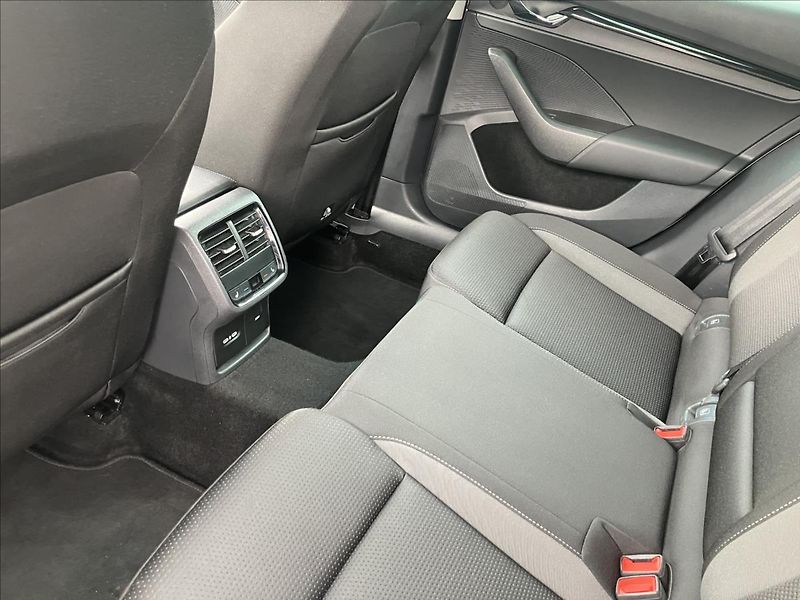 Škoda Octavia 2,0 TAŽNÉ,MATRIX-BEAM,COLUMBUS - fotka 13 z 40