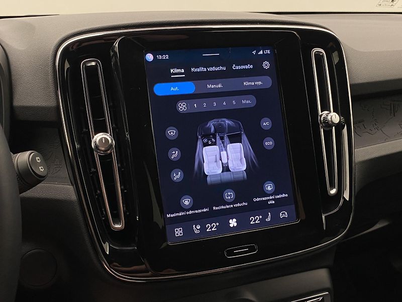 Volvo XC40 PURE ELECTRIC RECHARGE PLUS - fotka 37 z 55