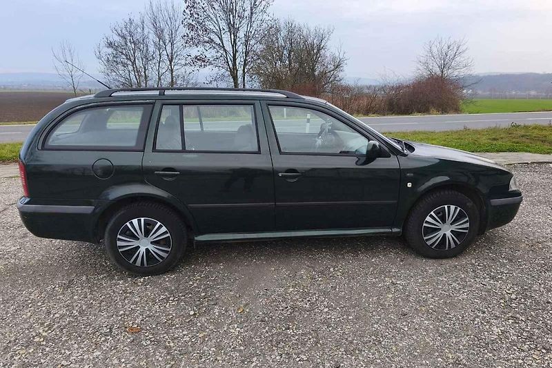 Oktávka kombi a pohled z boku.