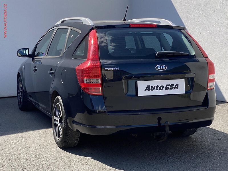 Kia Ceed (2010) 1.4CVVT, Vision, TZ, výhřev - fotka 6 z 16