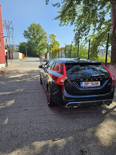 Volvo V60 (2012) R DESIGN - fotka 3 z 31