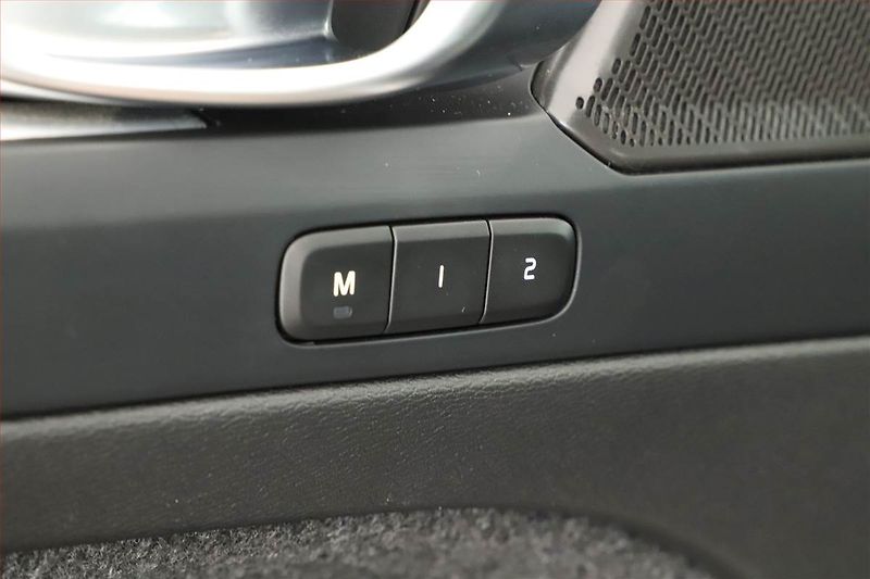 Volvo XC40 (2023) B3 - fotka 22 z 26