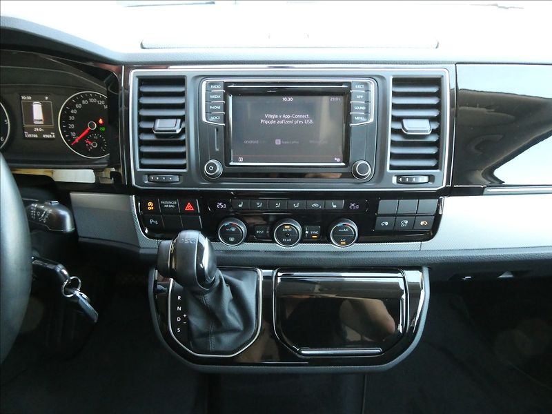 Volkswagen Multivan 2,0 TDi DSG Highline,1.majitel - fotka 35 z 50