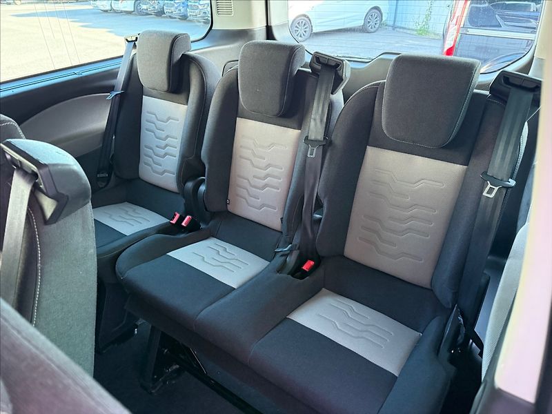 Ford Tourneo Custom 2,2 L2,Titanium, 92kW - fotka 21 z 26