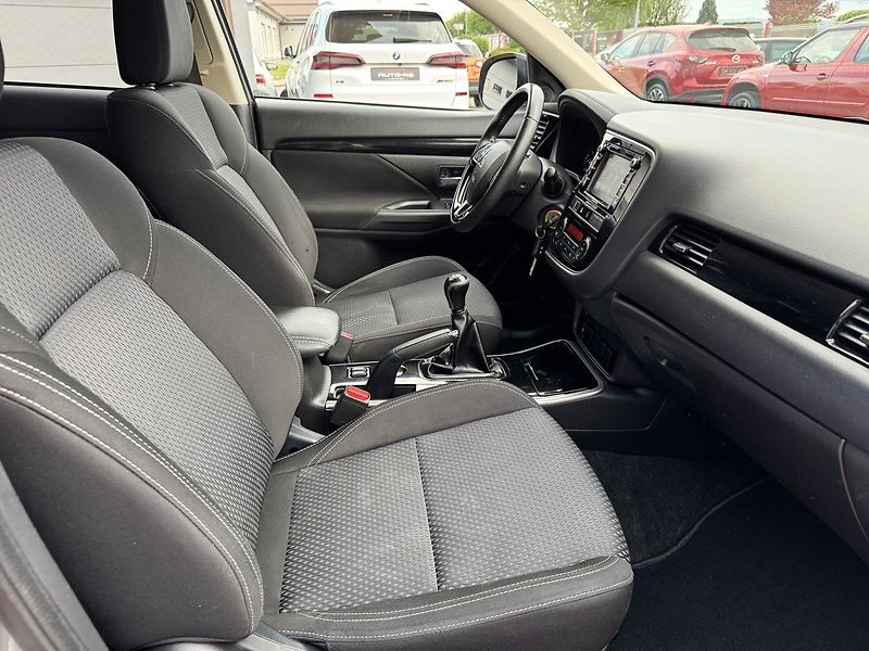Mitsubishi Outlander (2019) 2.0i Mivec Navi Kamera - fotka 18 z 50