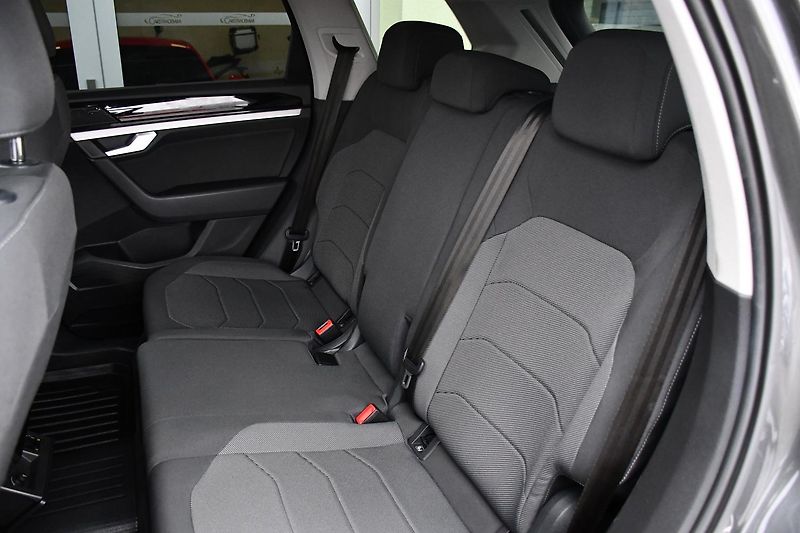 Volkswagen Touareg 3.0TDi 4MOTION ČR TAŽNÉ - fotka 18 z 35