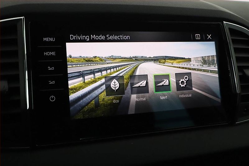 Škoda Karoq (2025) 1.5 TSI, Top Selection, ACC - fotka 14 z 19