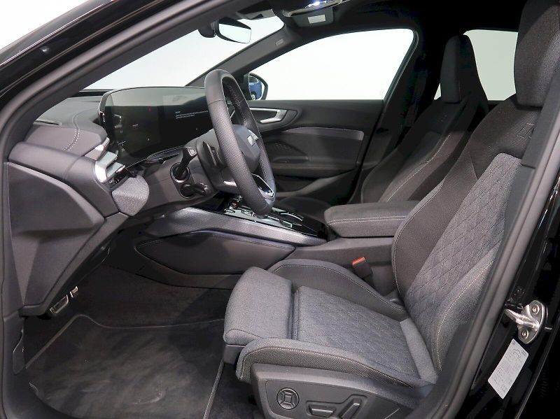 Audi A5 (2025) AVANT S-LINE 2.0TDI 150KW 4x4 - fotka 13 z 40