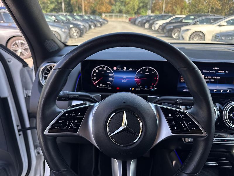 Mercedes-Benz GLB 200d 4MATIC - fotka 10 z 15