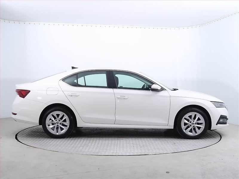 Škoda Octavia (2023) Style 2.0 TDI, ČR,1.maj - fotka 6 z 19