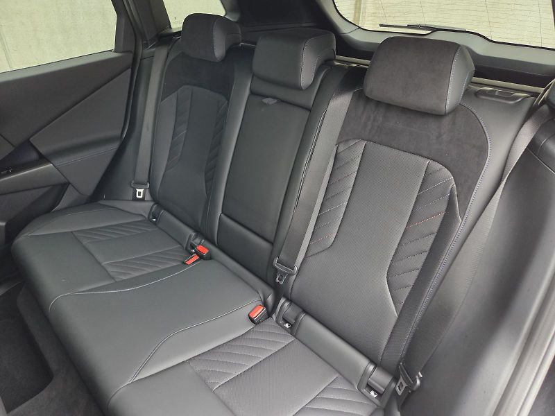 BMW X3 (2025) 20i xDrive M Sport - fotka 12 z 16
