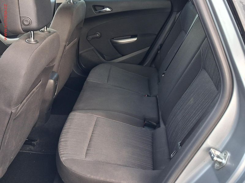 Opel Astra (2011) 1.7CDTi, AAC - fotka 10 z 15