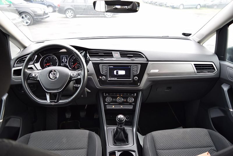 Volkswagen Touran (2017) 1.2TSI 81kw CLBMT 7MÍST TAŽNÉ - fotka 18 z 45