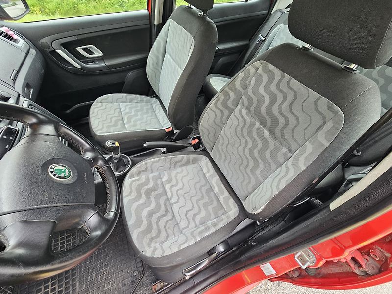 Škoda Fabia (2008) 2 1.2 HTP KLIMA - fotka 9 z 17