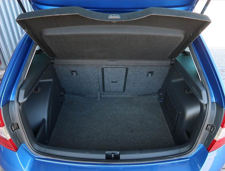 Škoda Rapid (2014) Spaceback 1.2 TSI, Tempomat - fotka 13 z 23