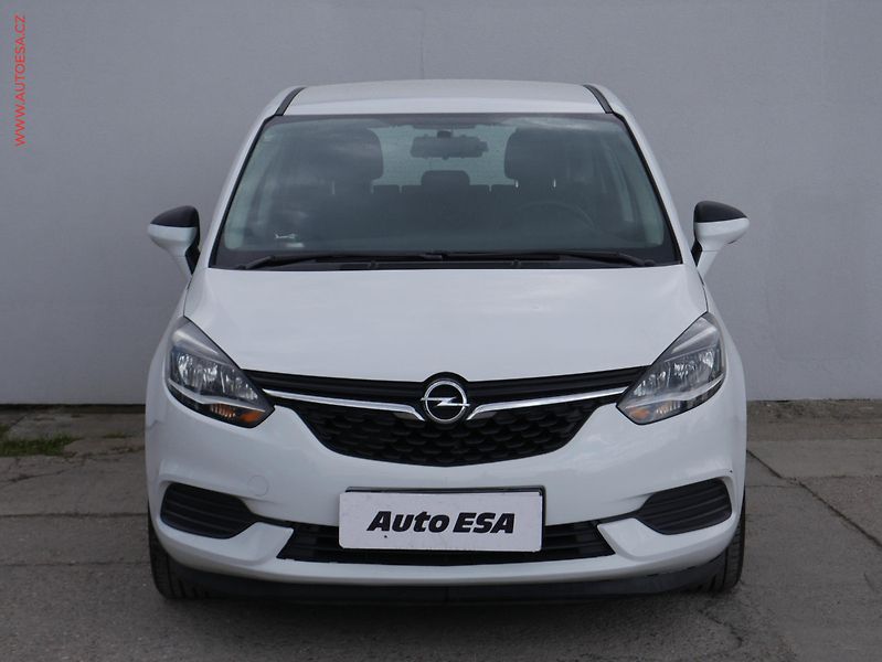 Opel Zafira (2016) 1.6 CDTi, AC, park.kamera - fotka 2 z 15