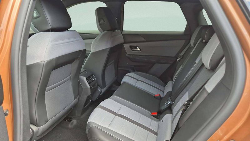 Opel Grandland (2026) GS Hybrid 1.2 TURBO (107kW/145 - fotka 32 z 38
