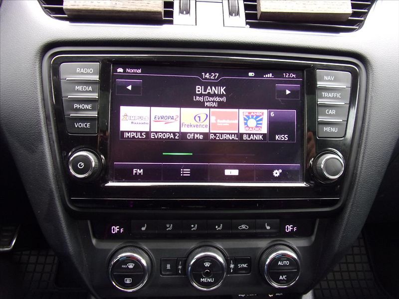 Škoda Octavia 2,0 TDI Style 110kW  Combi - fotka 18 z 26