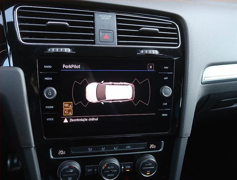 Volkswagen Golf (2020) R-Line 1.5 TSI, Automat, Kůže - fotka 19 z 20