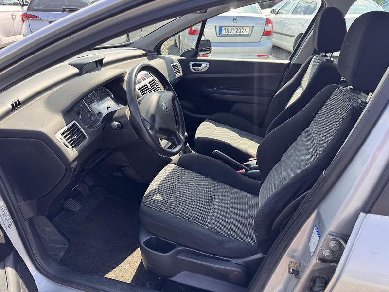 Peugeot 307 SW 1.6 16V - fotka 9 z 17