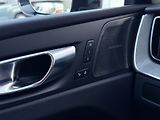 Volvo XC60 T8 AWD RECH.*ULTRA DARK + kola - náhled 32