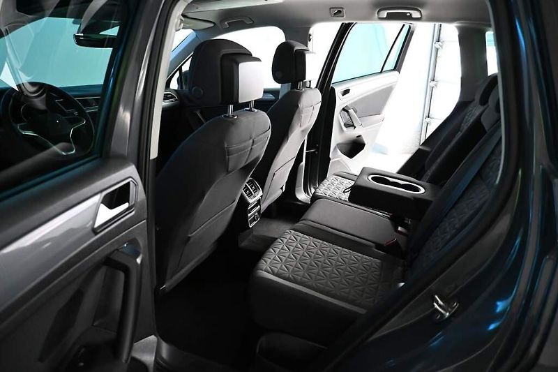 Volkswagen Tiguan (2023) 2.0 Matrix LED Tažné Kamera AC - fotka 9 z 38