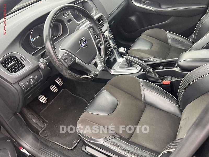 Volvo V40 (2015) 2.0d, NAVI, XENON, POLOKŮŽE - fotka 3 z 3