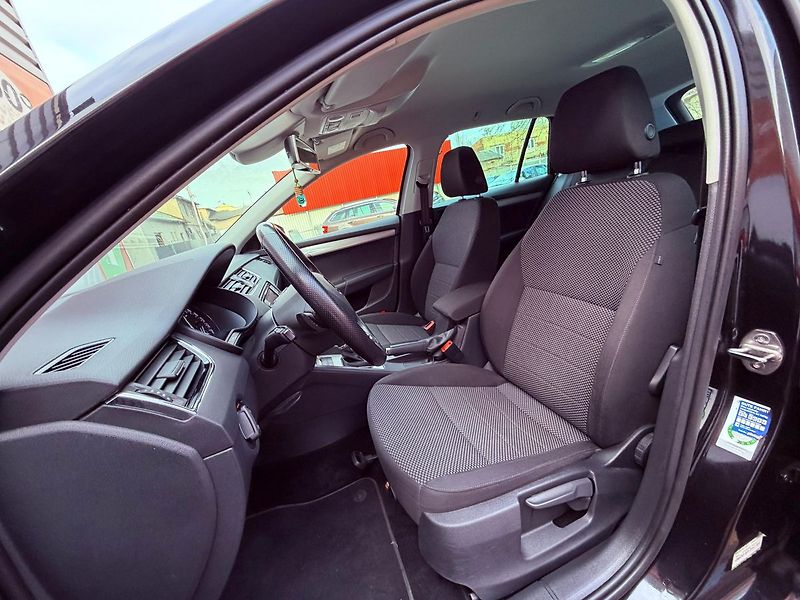 Škoda Octavia 2.0 TDi DSG Style, Navi - fotka 13 z 25