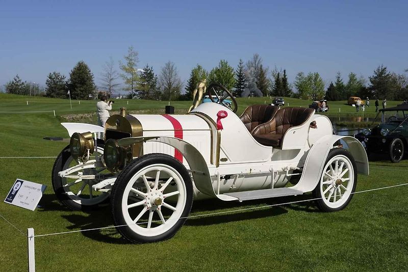 Slavnostní zahájení přehlídky vzácných historických vozidel Automobilové klenoty 2025.