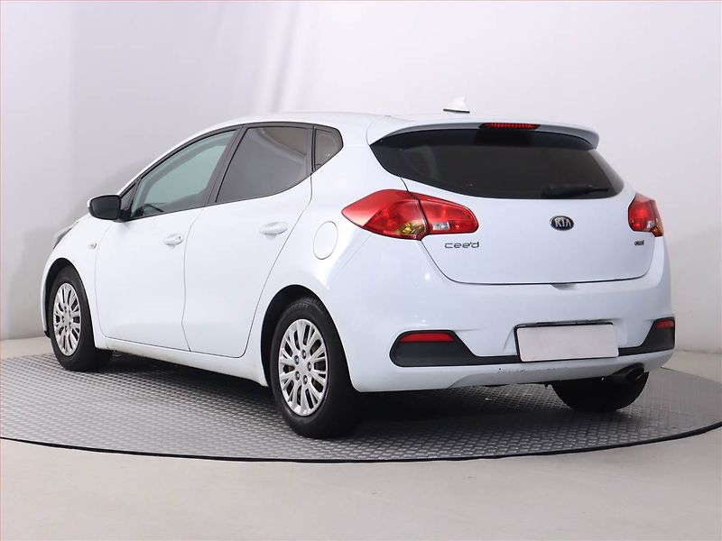 Kia Ceed (2012) Silver 1.4 CRDi - fotka 4 z 15