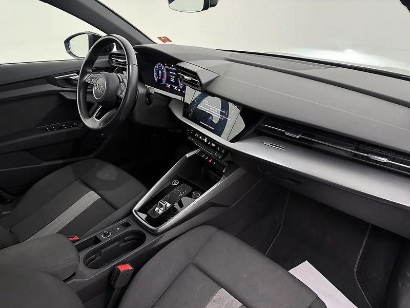 Audi A3 35TFSI 110kW Aut S-Line DPH TZ - fotka 6 z 13