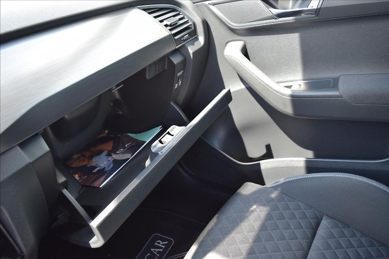 Škoda Fabia 1,2 TSI 66KW TOP VÝBAVA ALU - fotka 49 z 50