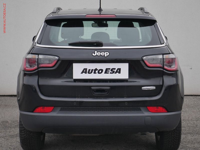 Jeep Compass (2018) 1.6 M-Jet, ČR, Longitude - fotka 5 z 21