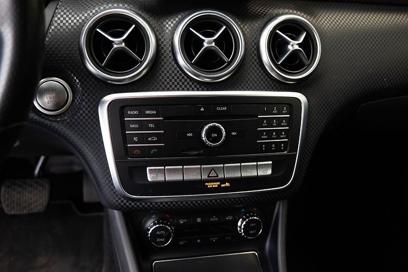 Mercedes-Benz Třídy A 180d - fotka 12 z 16